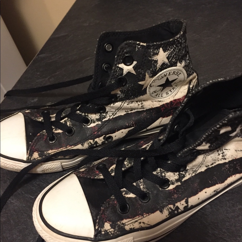 Converse High Top Chuck Taylors. Women’s 8 Mens 6